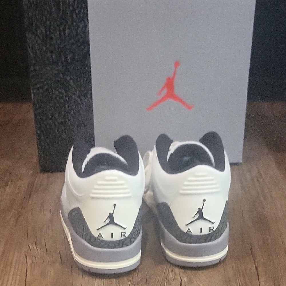 Jordan 3 Retro Cement Grey - Picture 3 of 9